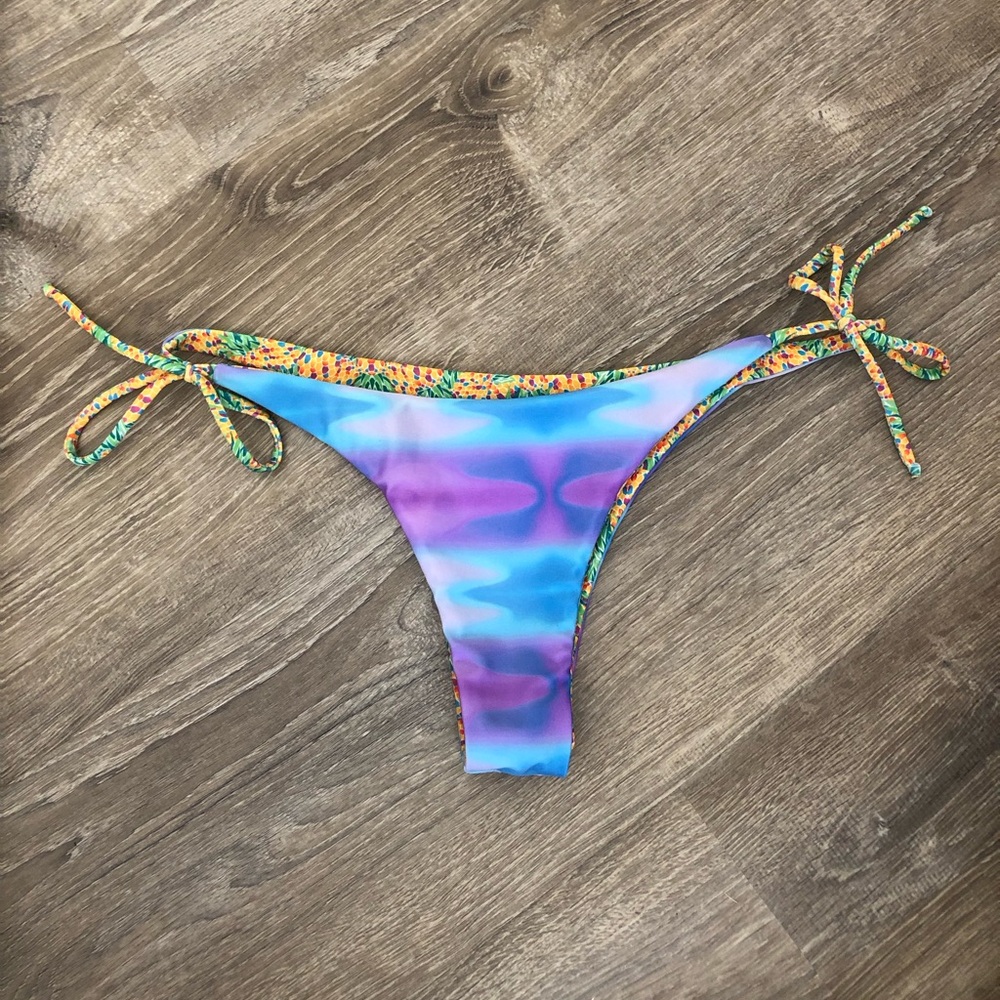 Moana bikini picking pineapples bottom